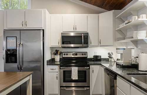 Highland Park House | Greenwood Cottage | Hot Tub + Close to Downtown | 2 Bed, 2 Bath