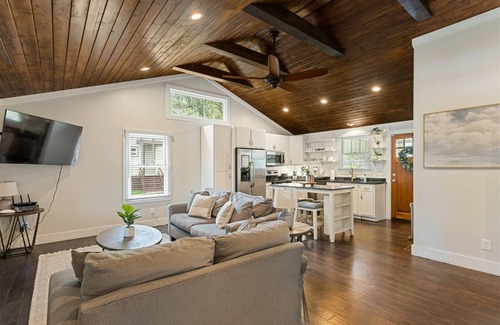 Highland Park House | Greenwood Cottage | Hot Tub + Close to Downtown | 2 Bed, 2 Bath