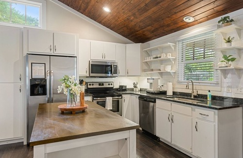 Highland Park House | Greenwood Cottage | Hot Tub + Close to Downtown | 2 Bed, 2 Bath