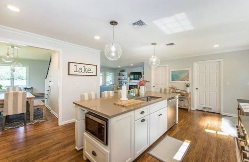 Hewitt House | Greenwood Lake Lakefront Luxury