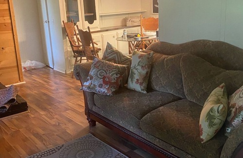 Providence House | Greenwood Lodging and Retreat-Hunters, Families, Groups, Horses, Barn, Dogs