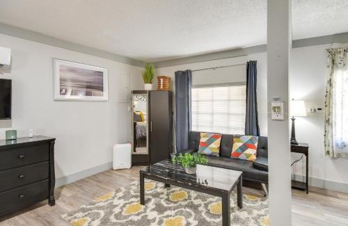 Greenwood Apartment | Greenwood Studio Cottage Less Than 1 Mi to Downtown!
