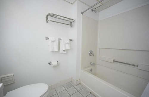 Berlin Hotel | Greenwoods inn & Suites