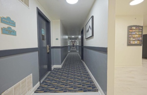 Berlin Hotel | Greenwoods inn & Suites