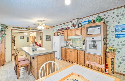 Greers Ferry House | Greers Ferry Getaway with Deck and Lake Access!