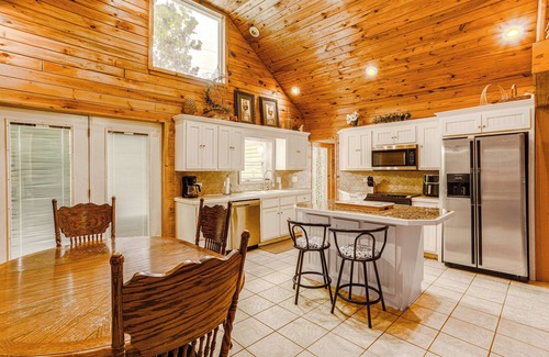 Higden House | Greers Ferry Home w/Fire Pit Near Shiloh Marina!