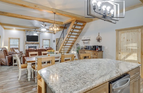 Drasco House | Greers Ferry Lake Access & Deck: Group Getaway!