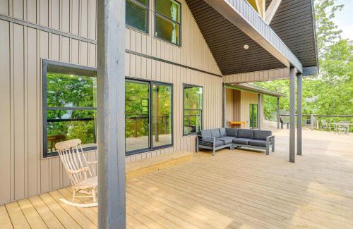Bee Branch House | Greers Ferry Lake Retreat Game Room and Fire Pit!