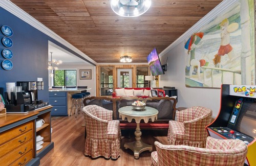 Shirley House | Greers Ferry Lakefront – Hot Tub + Bunk House