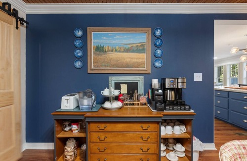 Shirley House | Greers Ferry Lakefront – Hot Tub + Bunk House