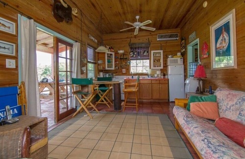 Gregory Town Cottage | GregoryTown - Cozy Cottage - Water Access