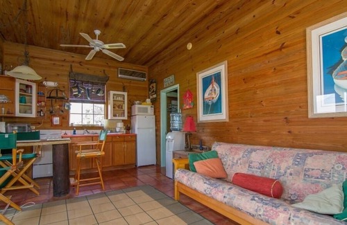 Gregory Town Cottage | GregoryTown - Cozy Cottage - Water Access