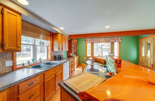 Brantingham House | Greig Getaway Near Brantingham Lake & Ski Resort
