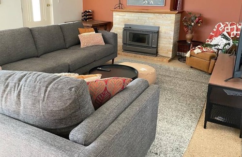 Stanley Flat House | Grenache House - Beautiful vineyard views, only 5 minutes drive from Clare.