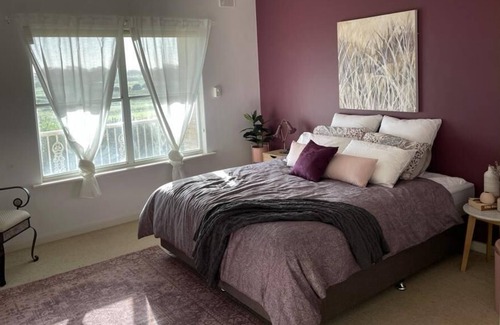 Stanley Flat House | Grenache House - Beautiful vineyard views, only 5 minutes drive from Clare.
