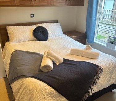 South Lakeland Leisure Village Resort | Gressingham 9 - South Lakes Leisure Village - lodge on the lake
