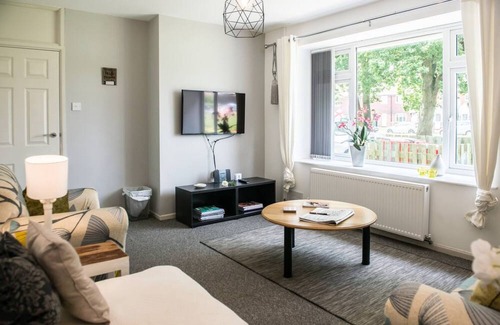 Gamston House | Greswold House · Comfy 3-Bed House near city centre, sleeps 6