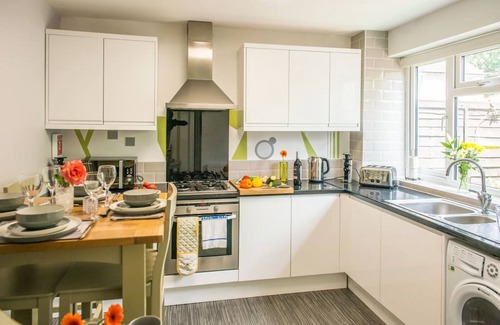 Gamston House | Greswold House · Comfy 3-Bed House near city centre, sleeps 6