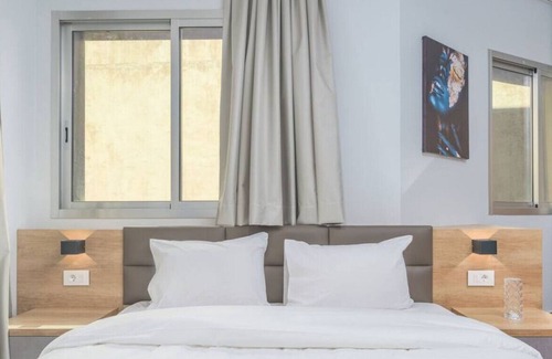 Duhur ash Shuwayr Apartment | Grey 205: Modern 2-Bedroom Apartment in Awkar