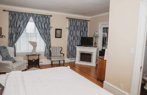 Pembroke House | Grey Gables Inn