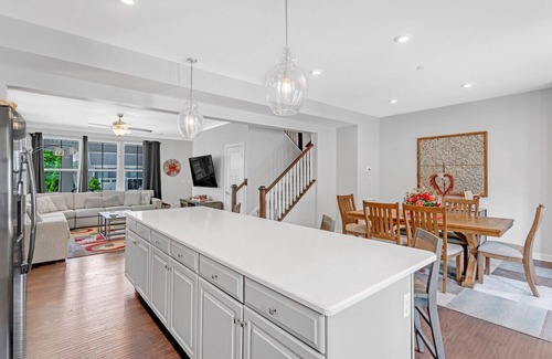 Franklin House | Grey Haven: 5 Star Stay, Grill, Fire Pit & More