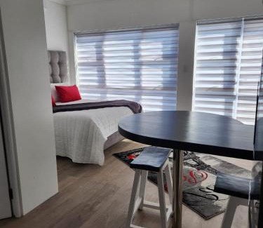 Durbanville House | Grey House is a self catering unit with no loadshedding