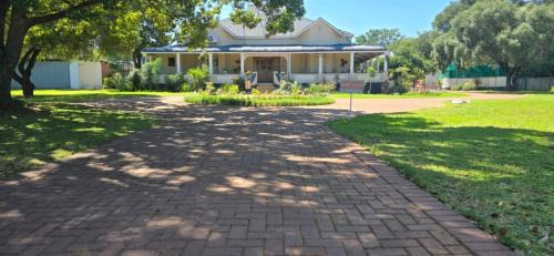 Zeerust House | Grey lourie Guesthouse