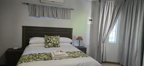 Zeerust House | Grey lourie Guesthouse