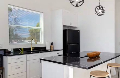 Taft House | Grey Lux 1-bedroom house in fabulous Orlando with WiFi, AC Disney Universal MCO