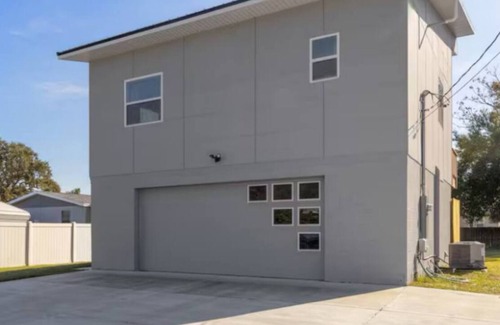 Taft House | Grey Lux 1-bedroom house in fabulous Orlando with WiFi, AC Disney Universal MCO