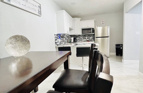 Tampa Apartment | Grey Novo Studio w/parking-internet near to airport
