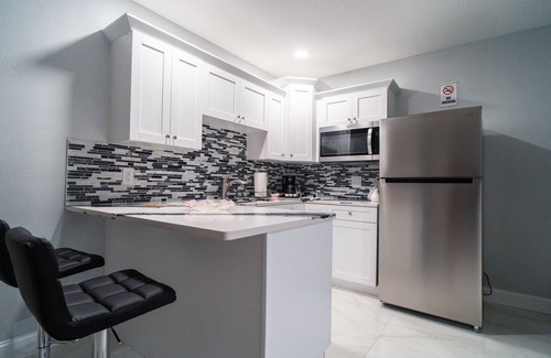 Tampa Apartment | Grey Novo Studio w/parking-internet near to airport