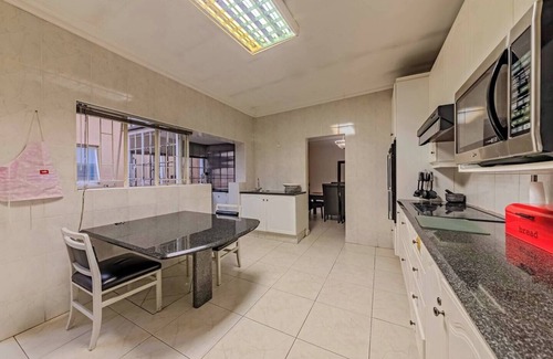 Greater Johannesburg Metropolitan Area Bed & Breakfast | Grey Room!