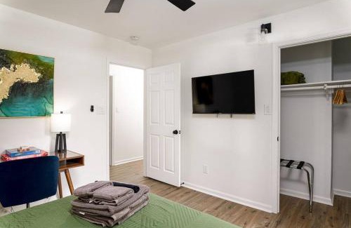 Winston - Salem Apartment | Grey Sapphire Hideaway - 2BR 2BA w Arcade & Pool