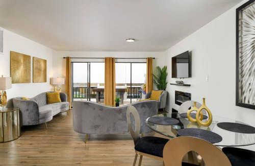 Winston - Salem Apartment | Grey Sapphire Hideaway - 2BR 2BA w Arcade & Pool