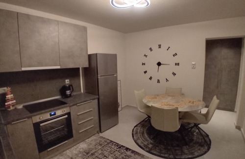 Trikala House | Grey Serenity - Charming 2-bedroom house in lovely Trikala with WiFi, AC