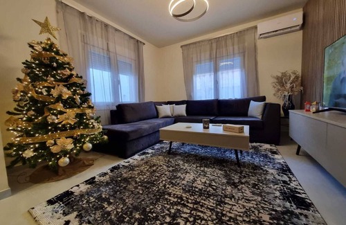 Trikala House | Grey Serenity - Charming 2-bedroom house in lovely Trikala with WiFi, AC