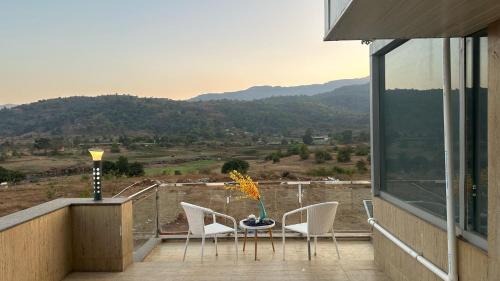 Kadadhe Villa | Grey Villa