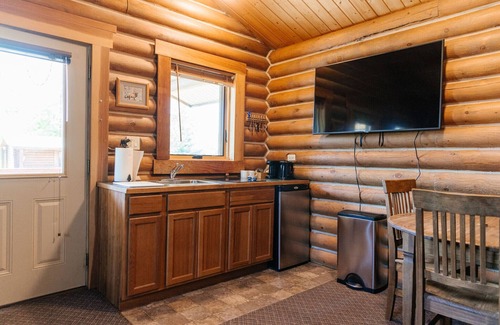 Bozeman Cabin | Grey Wolf Cabin #6 at Gallatin Canyon Cabins