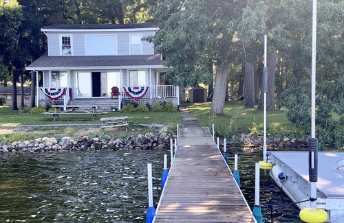 Grass Lake House | Grey Wolf Family Style Cottage on Wolf Lake Waterfront