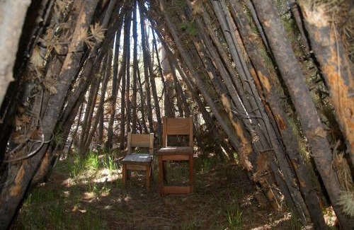 Island Park House | Grey Wolf Retreat by KABINO Sleeps 20 Commercial Kitchen Fire Pit WiFi Bunk Beds