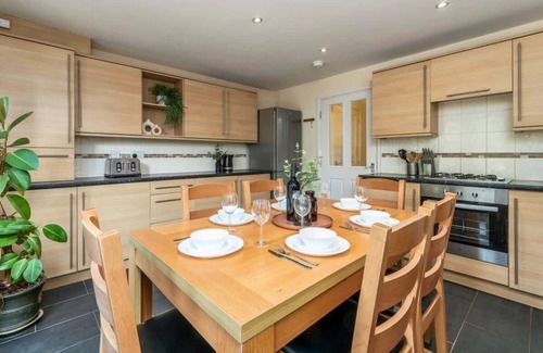 Stoke-on-Trent House | Greydawn House Summar