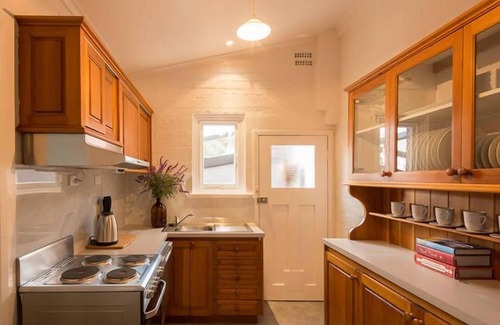 West Hobart House | greydoor43 - luxury town house - West Hobart