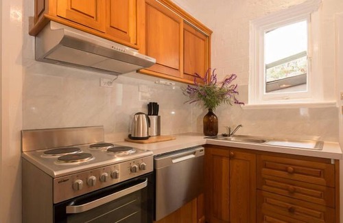 West Hobart House | greydoor43 - luxury town house - West Hobart