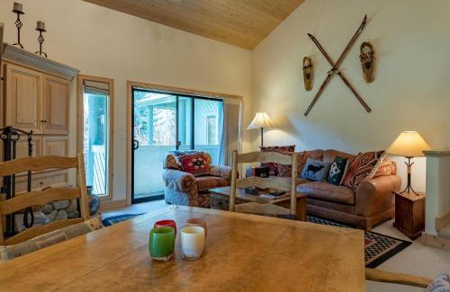 Warm Springs House | Greyhawk Condo 07