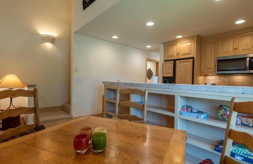 Warm Springs House | Greyhawk Condo 07