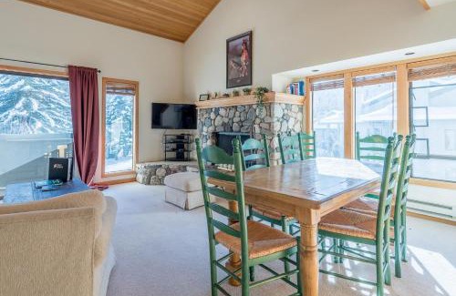 Warm Springs House | Greyhawk Condo 09