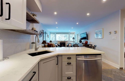 Upper Village Condo | Greystone #103 Renovated Ski in Ski out, sleeps 6, Free Wifi