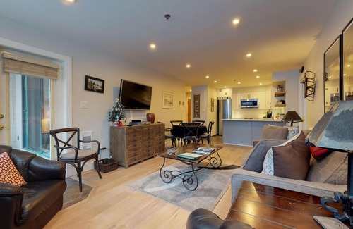 Upper Village Condo | Greystone #103 Renovated Ski in Ski out, sleeps 6, Free Wifi