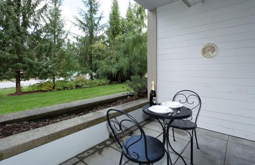 Upper Village Condo | Greystone #103 Renovated Ski in Ski out, sleeps 6, Free Wifi